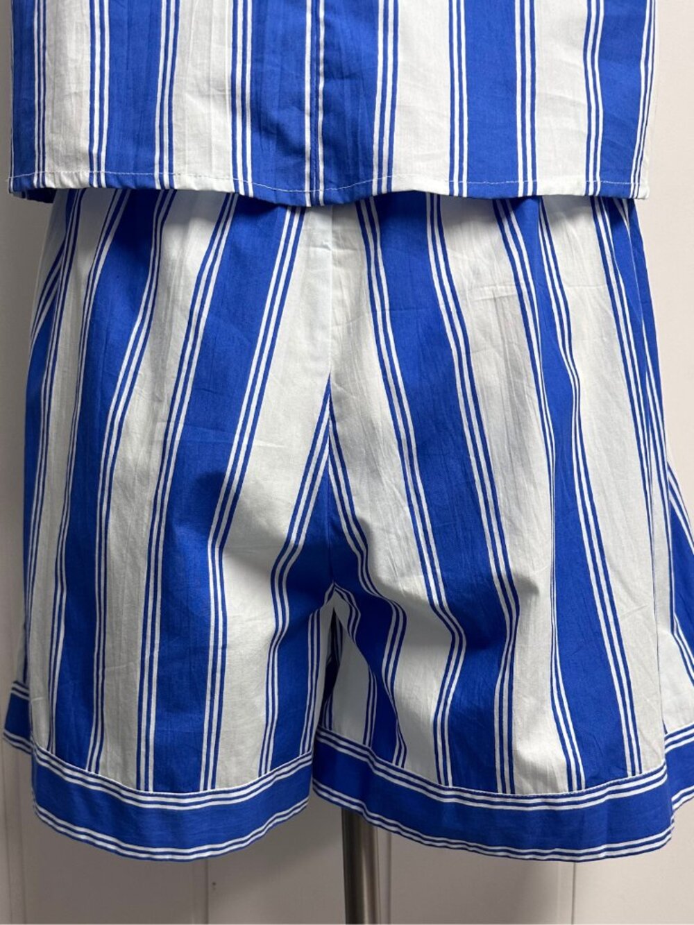 Pool Shorts - Picture 3 of 4